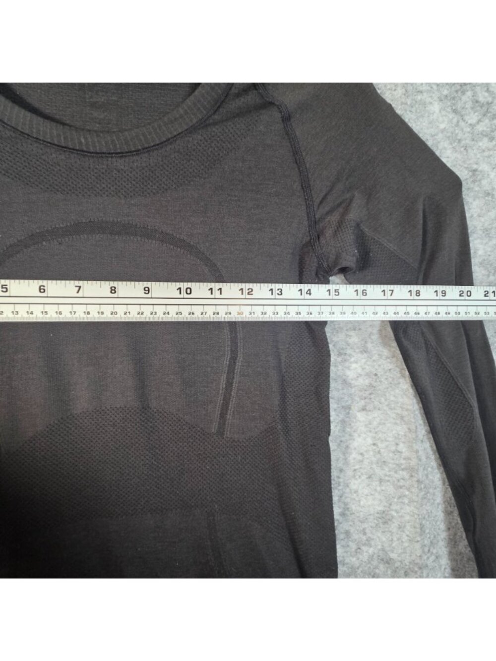 Lululemon Black Seamless Long Sleeve Compression Top Thumbholes Athletic Activew - Picture 4 of 10